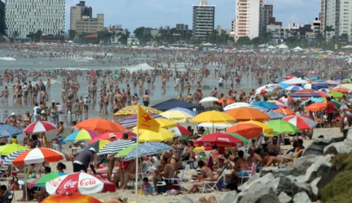Movimento nas praias do litoral do Paraná cresce a cada dia, neste começo do ano