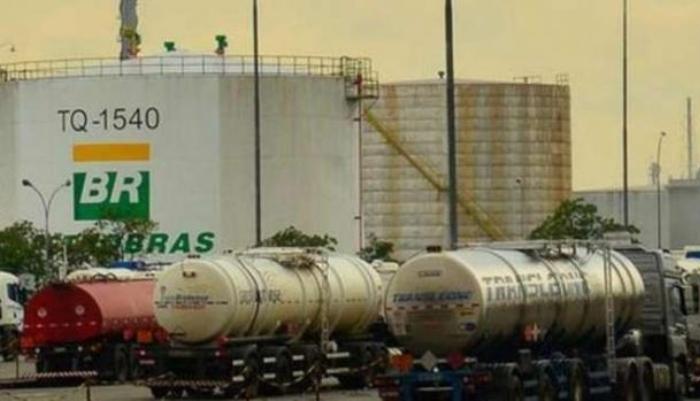 Reflexo: Petrobras reduz pelo 2º dia seguido preço da gasolina nas refinarias