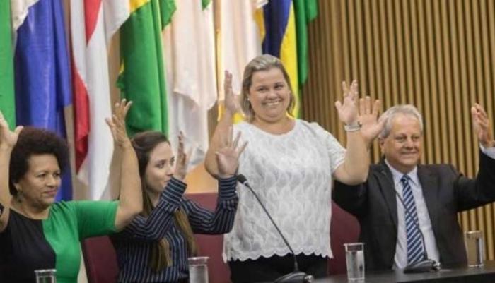 Professora surda assume secretaria sobre direitos das pessoas com deficiência
