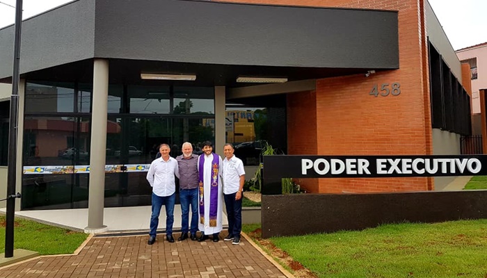 Guaraniaçu - Frei Valdevam abençoa a nova Casa do Povo