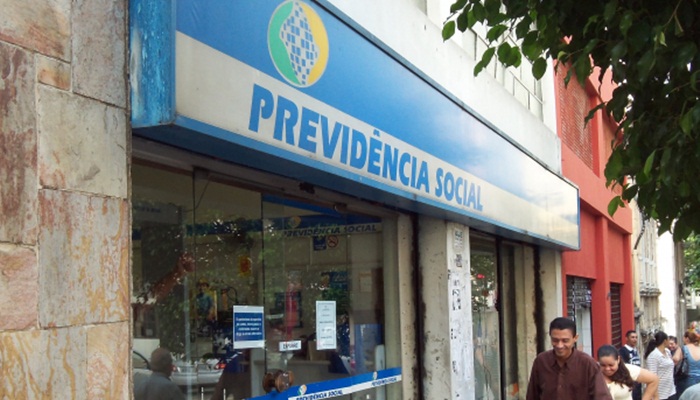 Bolsonaro assina Medida Provisória que fará pente-fino no INSS