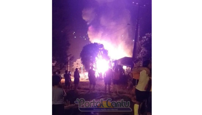 Cantagalo - Vela pode ter causado incêndio em residência na vila Dariana