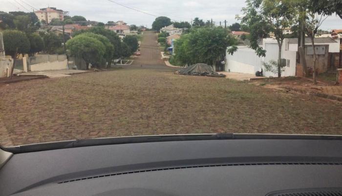 Laranjeiras - Moradores perguntam por que rua de vereador foi asfaltada e as demais não