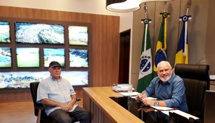 Guaraniaçu - Ex-Vereador, Secretário de Finanças e Professor Irineu Zandoná visita “nova sede” da Prefeitura Municipal