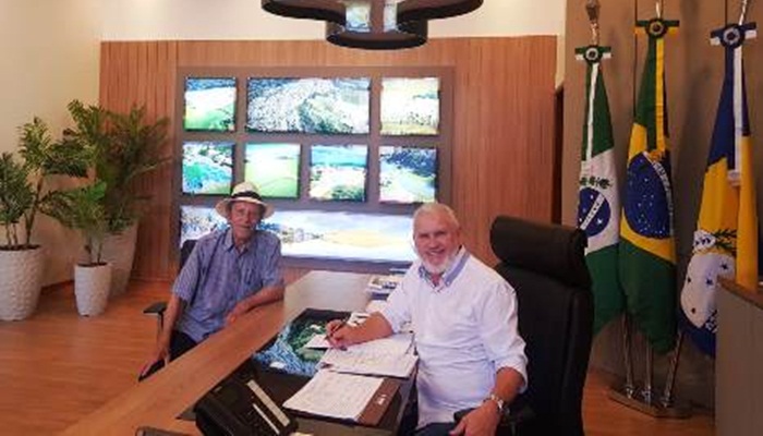 Guaraniaçu - Prefeito Osmário recebe visita ilustre de seu Ex-Professor