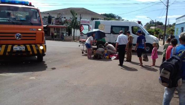 Laranjeiras - Acidente envolvendo carro e bicicleta elétrica deixa uma pessoa ferida