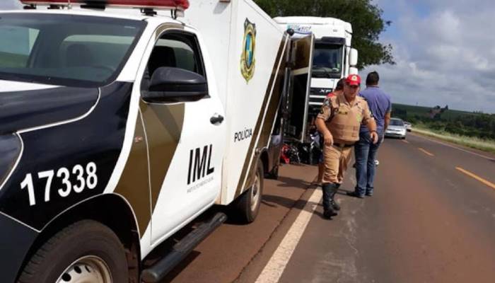 Motociclista morre ao bater de frente com caminhão na PR-487