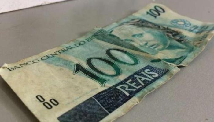 Duas pessoas são levadas para delegacia com dinheiro falso