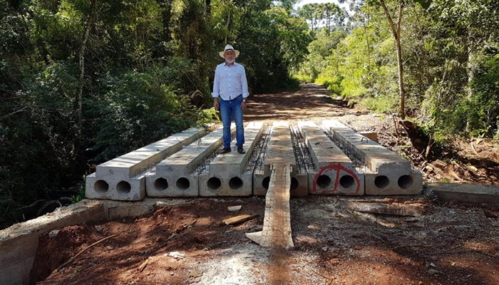 Guaraniaçu - Obras em andamento recebem atenção do Prefeito Osmário