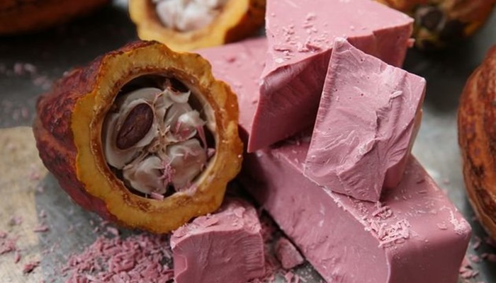 Chocolate naturalmente rosa chega às lojas do Brasil e é tendência para 2019