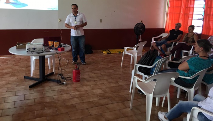 Rio Bonito - Educação promove Curso de Formação de Brigada de Incêndio para professores e funcionários da Rede Pública