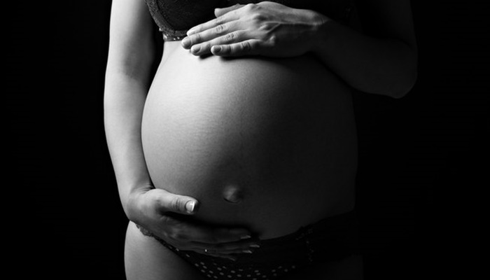 Grávida se recusa a induzir o parto e perde bebê na 45ª semana de gestação