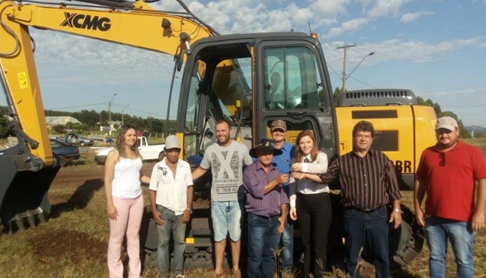 Rio Bonito - Deputada Leandre entrega equipamentos para as secretarias de Saúde e Agricultura 