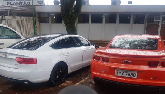 Polícia apreende veículos de luxo em estacionamento