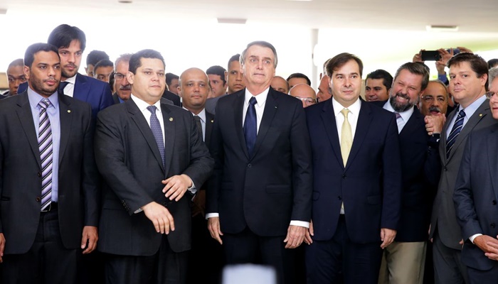 Bolsonaro entrega hoje reforma da Previdência ao Congresso