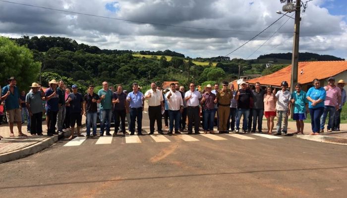 Rio Bonito - Prefeito e deputado inauguram asfalto do bairro Cohapar