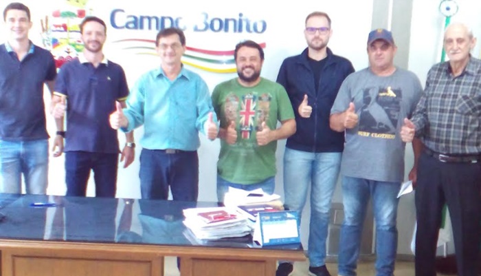 Campo Bonito - Prefeito Toninho recebe em seu gabinete Empresário de Laticínio