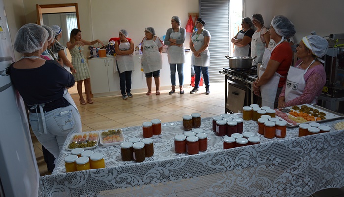 Laranjeiras - Prefeitura e SENAR promovem curso de doces e geleias