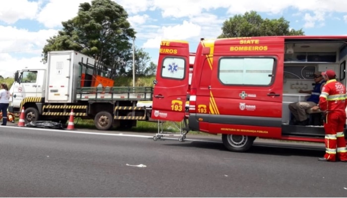 Funcionário que sinalizava rodovia morre ao ser esmagado por caminhões em Ponta Grossa