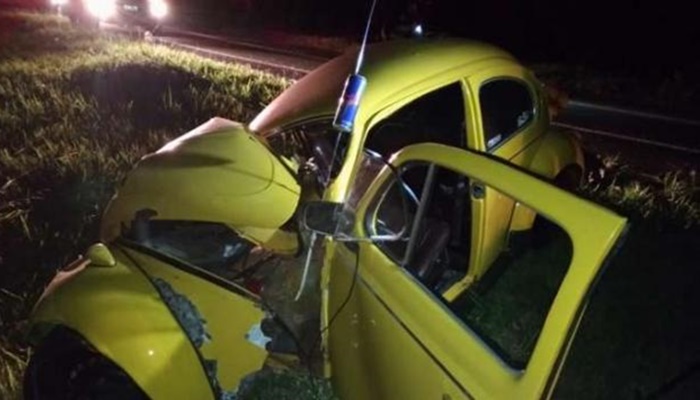 Seis pessoas ficam feridas em colisão entre caminhonete e Fusca no sudoeste