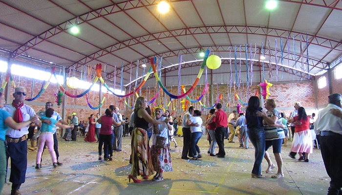Foz do Jordão - Prefeito Ivan Pinheiro da Silva participa de Carnaval do Grupo da Melhor Idade
