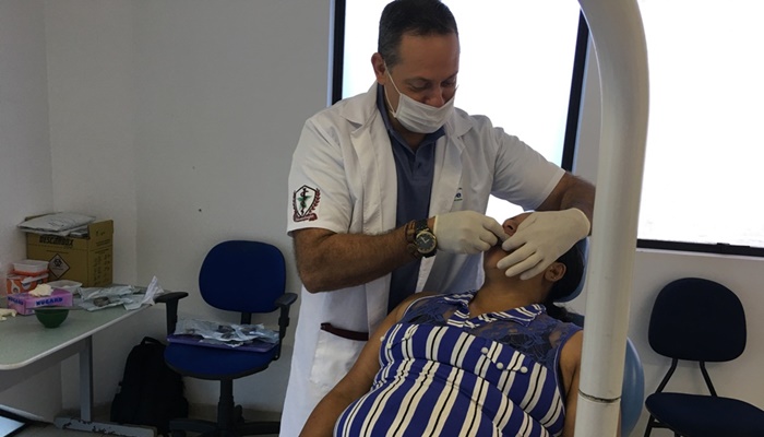 Rio Bonito - Saúde e Assiscop em parceria entregam mais de 30 próteses odontológicas mensais