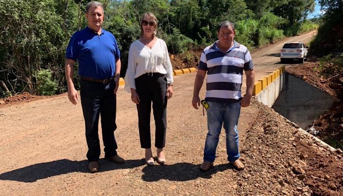 Nova Laranjeiras - Prefeito e Vereadores visitam ponte construída no Rio Veloso e estrada da comunidade do Paiquerê