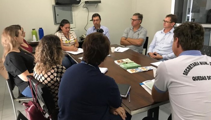 Quedas - Chefe do NRE participa de Reunião com a SEAB