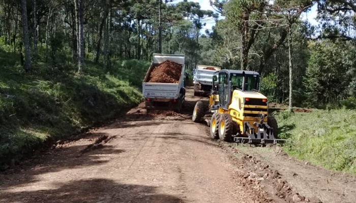 Pinhão - Após pagamento de multa do ano de 2006, começam as obras de readequação da estrada do Zattar