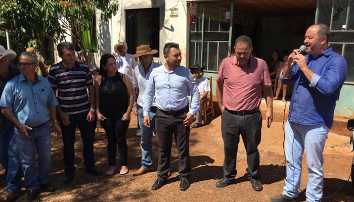 Cantagalo - Artagão Júnior visita bairro onde serão construídas 119 casas