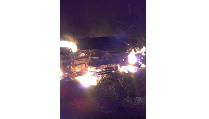 Três Barras - Veículo é destruído por incêndio em capotamento