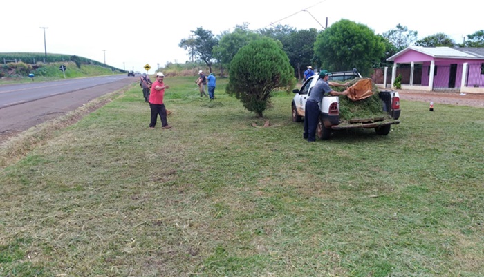 Rio Bonito - Equipes de limpeza e jardinagem estão trabalhando no Campo do Bugre
