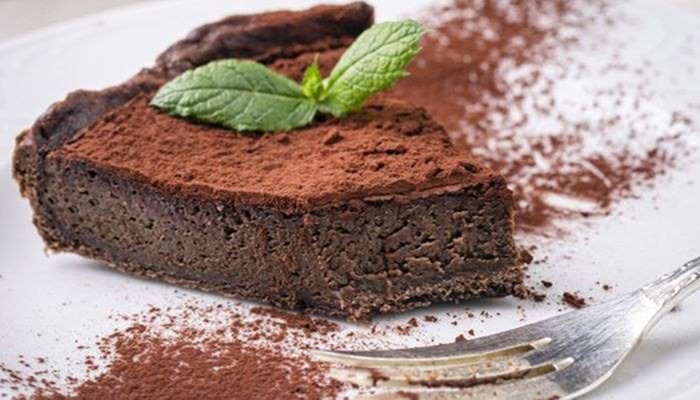 Eis a torta de chocolate mais saudável do mundo feita sem nenhum tipo de farinha