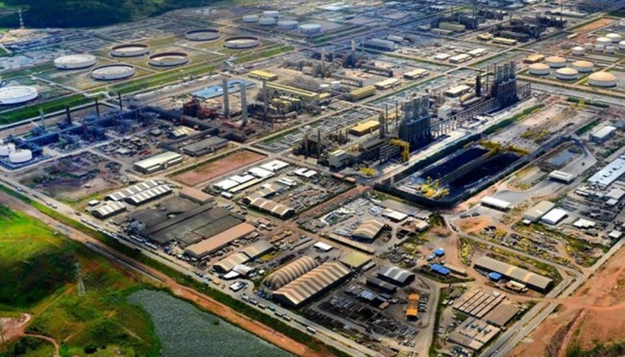 Petrobras sobe preço da gasolina nas refinarias em R$ 0,10