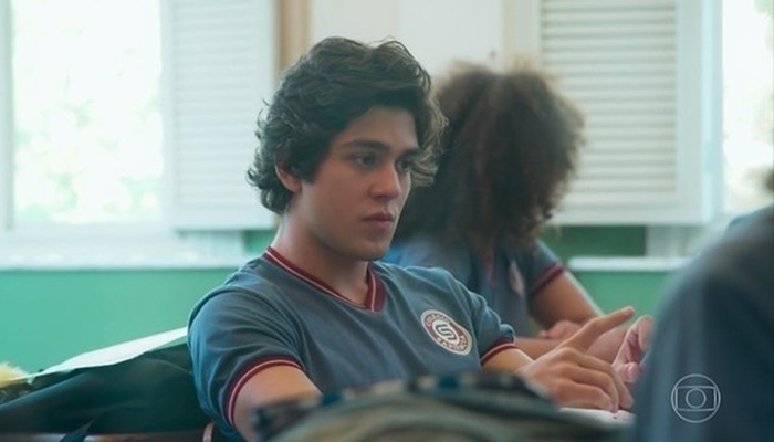 'Malhação': Alex fica com ciúmes de Maria Alice após flagra: 'Esse cara é maluco?'