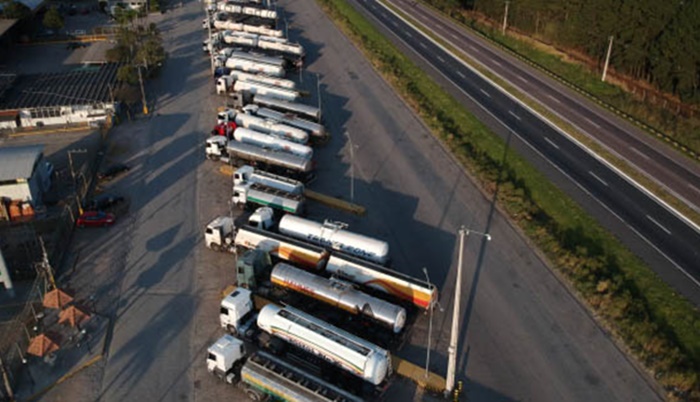 'Se subir o óleo diesel, ministro, nós vamos parar', diz caminhoneiro paranaense a Onyx