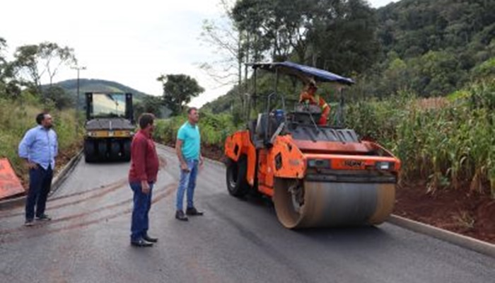 Candói - Vereadores visitam obra de pavimentação asfáltica na comunidade de Cachoeira