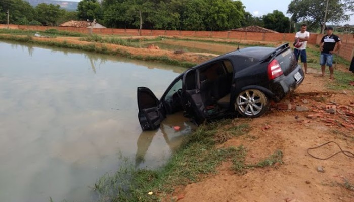 Cidadão morre ao tombar veículo dentro de tanque de peixe em Pitanga