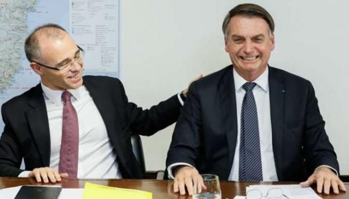 Bolsonaro retira sigilo bancário de operações com recursos públicos