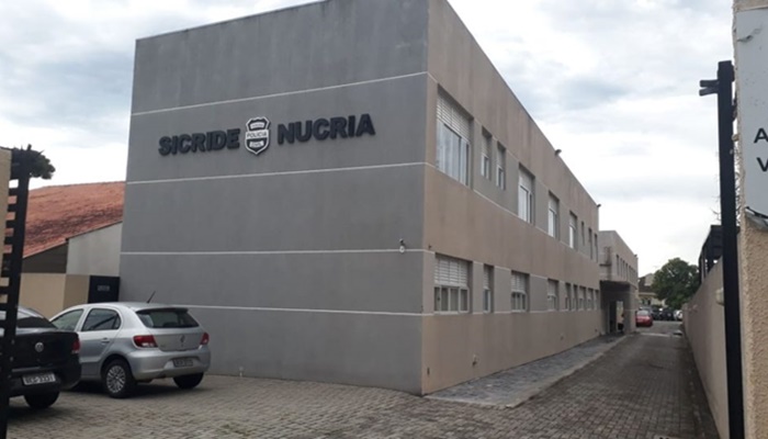 Diretora de escola no Água Verde será indiciada por tortura; “obrigava crianças a comer próprio vômito”