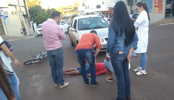 Laranjeiras - Ciclista acaba ferido em acidente com carro no centro