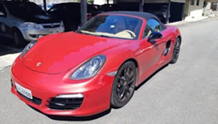 Homem recebe R$ 18 milhões por engano em sua conta, compra um Porsche e ganha dor de cabeça