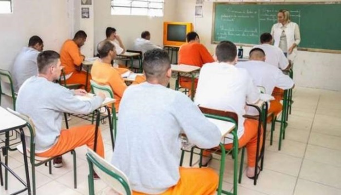 Paraná está entre os primeiros em número de presos que estudam