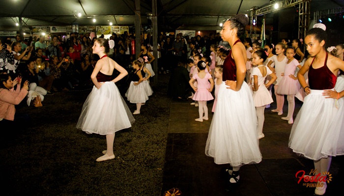 Pinhão - Baile Gaúcho e Show de Rock marcam o início da 14ª Festa do Pinhão