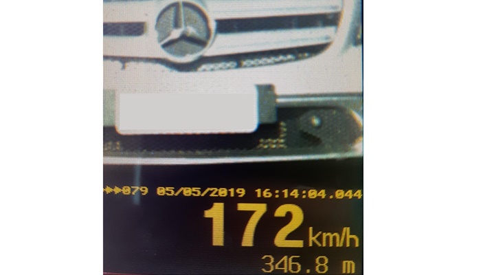 Virmond - Carro é flagrado pela PRF a 172 km/h