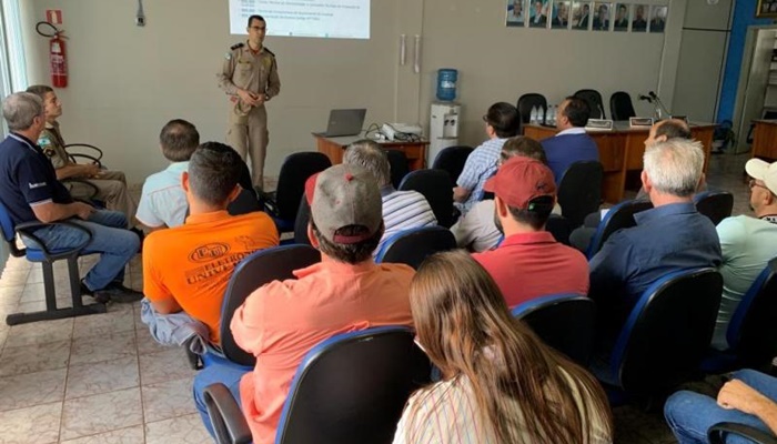 Nova Laranjeiras - Prefeitura realiza palestra sobre procedimentos para obter Auto de Vistoria de Corpo de Bombeiros 