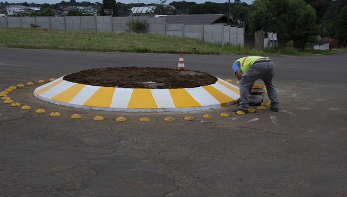 Pinhão - Prefeitura realiza paisagismo na Avenida Trifon Hanicz