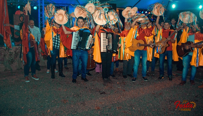 Pinhão - Pratos típicos, exposições comerciais, jogos e diversas atrações musicais marcam mais uma edição da Festa do Pinhão