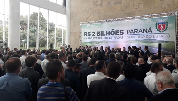 Campo Bonito - Secretário e Diretor estiveram em Curitiba no lançamento do Programa de Revitalização de Estradas