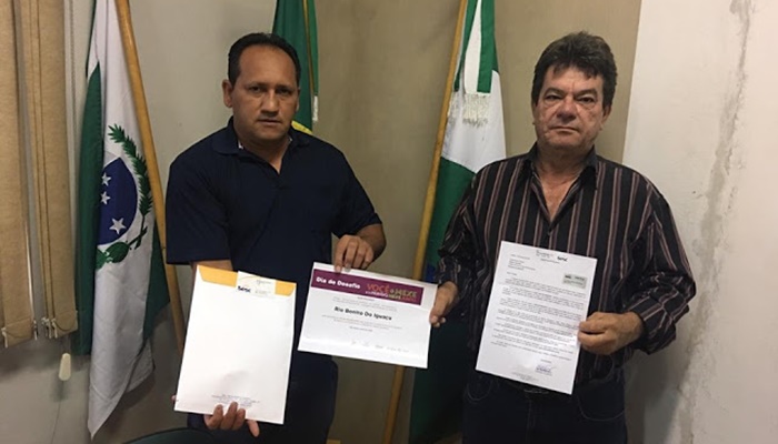 Rio Bonito - Prefeito Ademir Fagundes recebe certificado de participação do município no "Dia do Desafio"